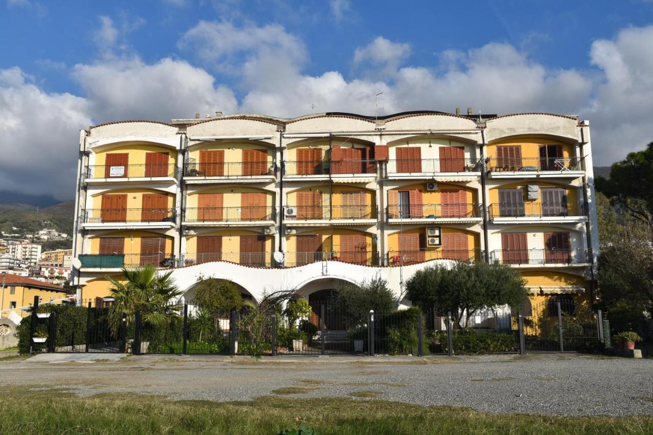 B&B Alba Chiara Паола Екстериор снимка
